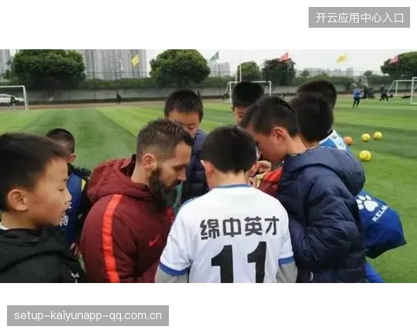 足球退役球员就业转型项目落地，保障提升——开启职业新篇章